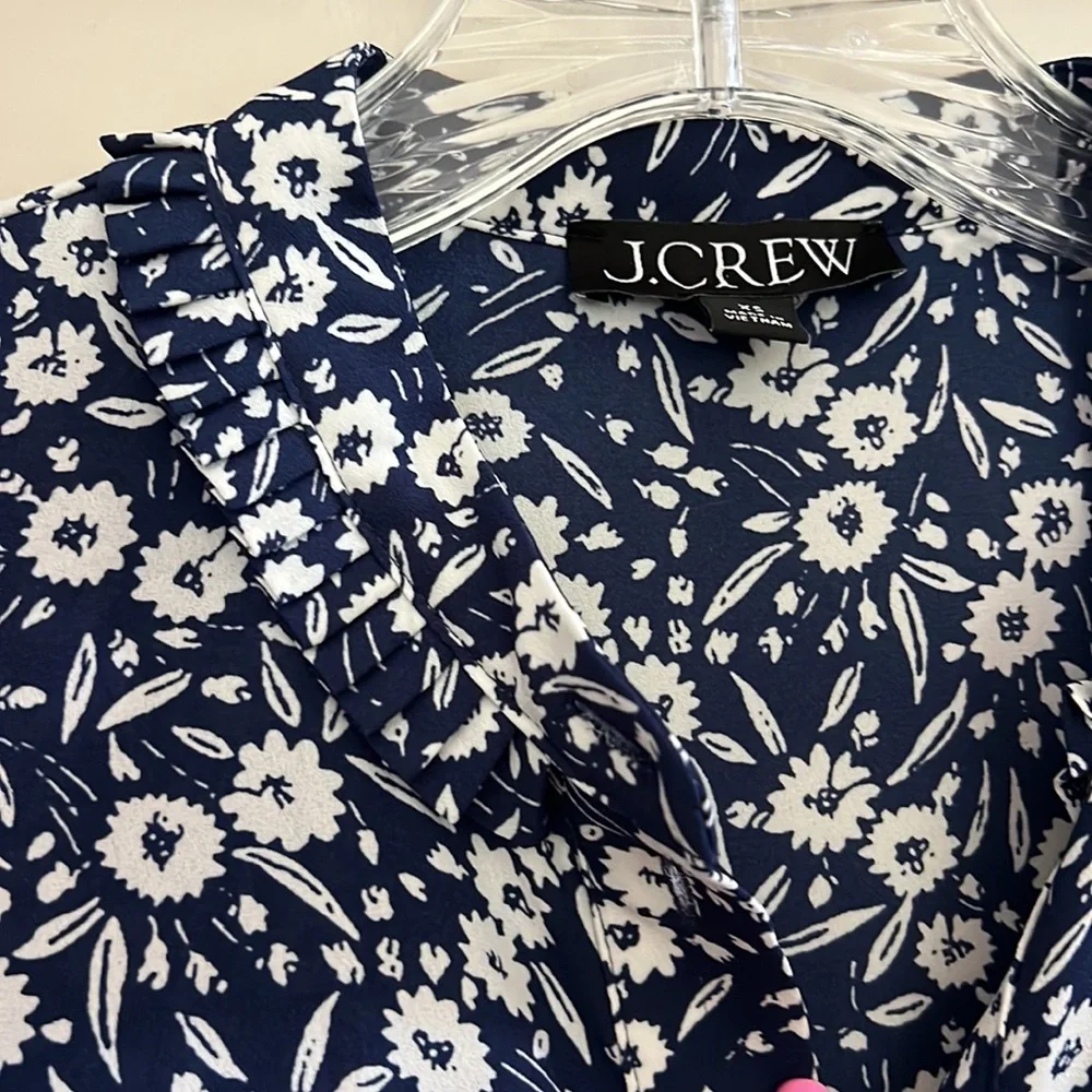J. Crew Puff-sleeve button-up top Ruffle Neckline in garden stamp floral | XS